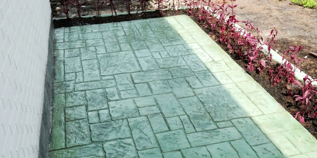 คอนกรีตพิมพ์ลายหินแตก