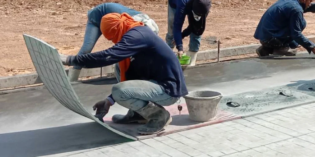 นิยามของ "ผู้รับเหมามืออาชีพ" ในงานคอนกรีตพิมพ์ลาย คืออะไร